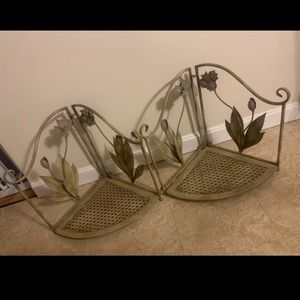 Set of 2  flower corner shelfs